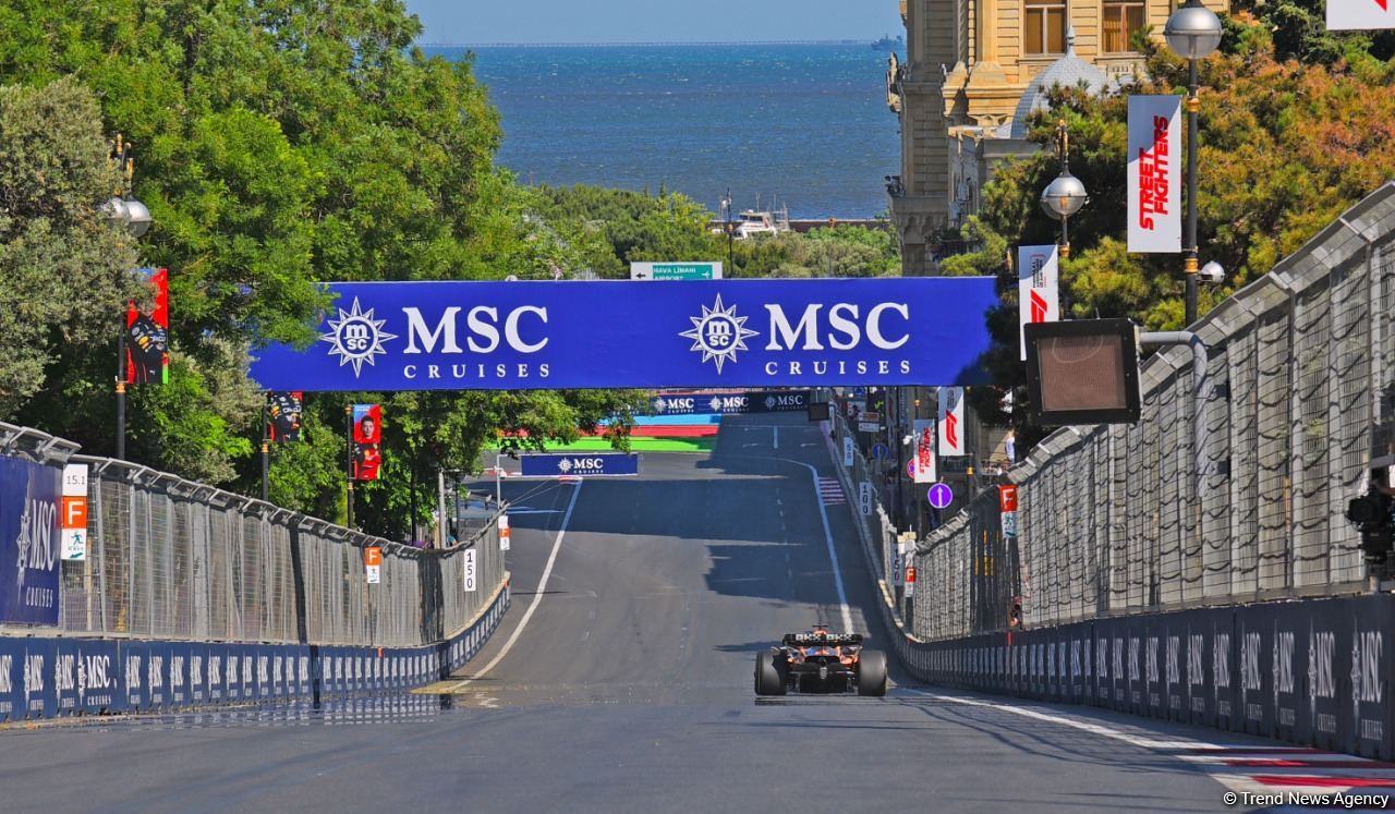 First practice session of F-1 drivers in Baku wraps up (PHOTO)