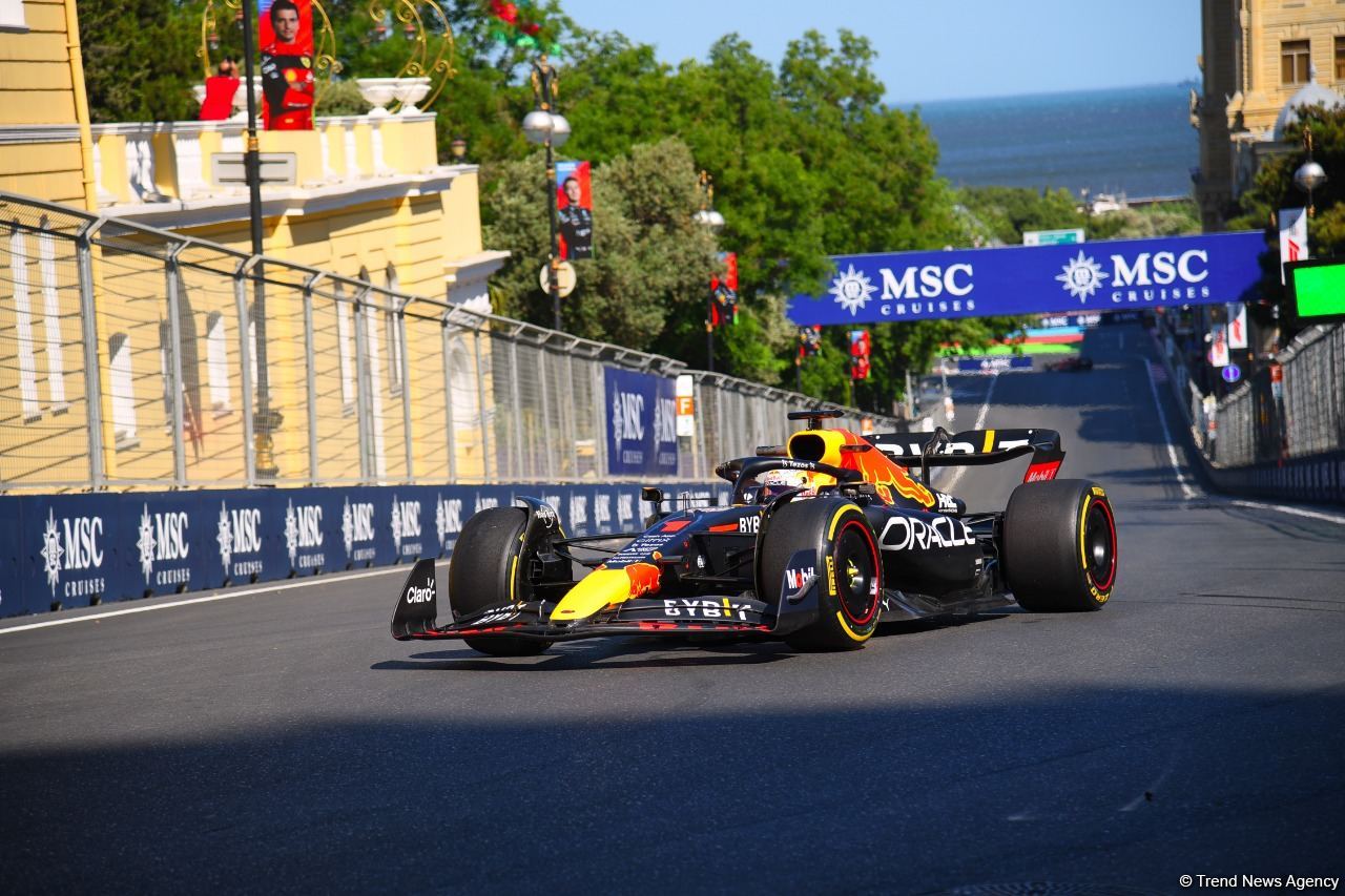 First practice session of F-1 drivers in Baku wraps up (PHOTO)