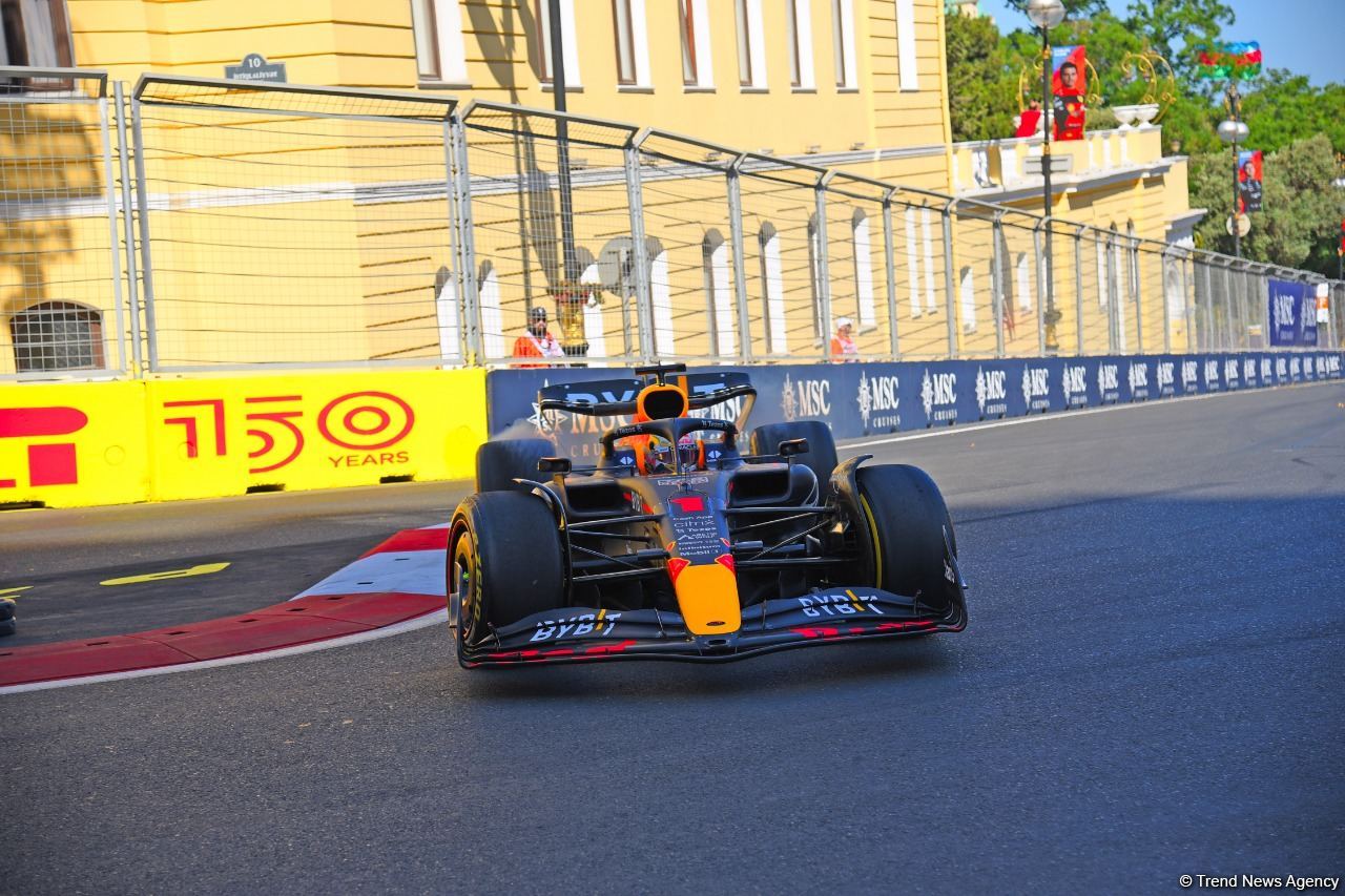 First practice session of F-1 drivers in Baku wraps up (PHOTO)