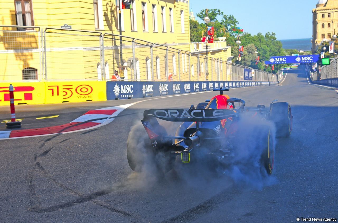 First practice session of F-1 drivers in Baku wraps up (PHOTO)