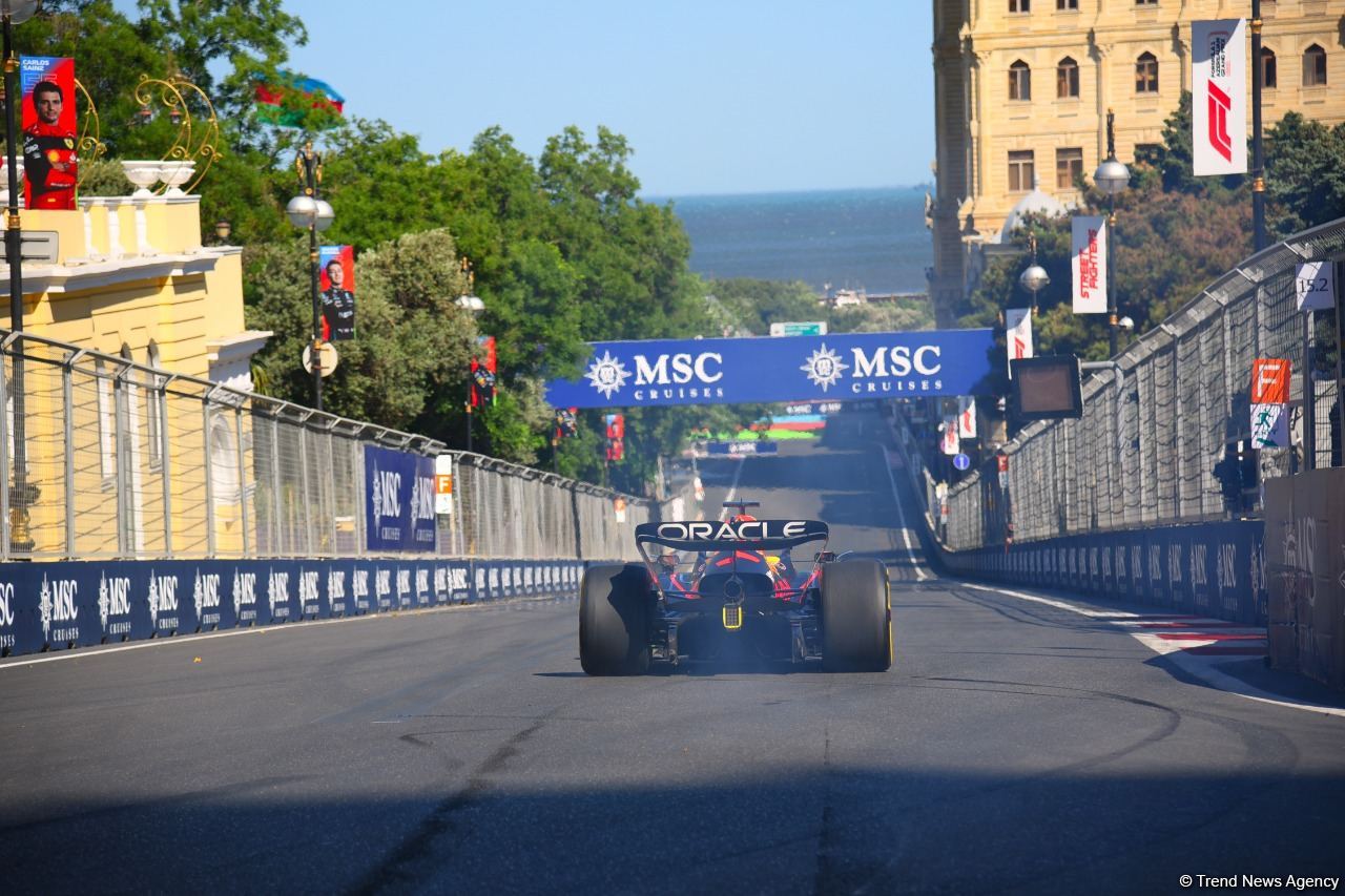 First practice session of F-1 drivers in Baku wraps up (PHOTO)