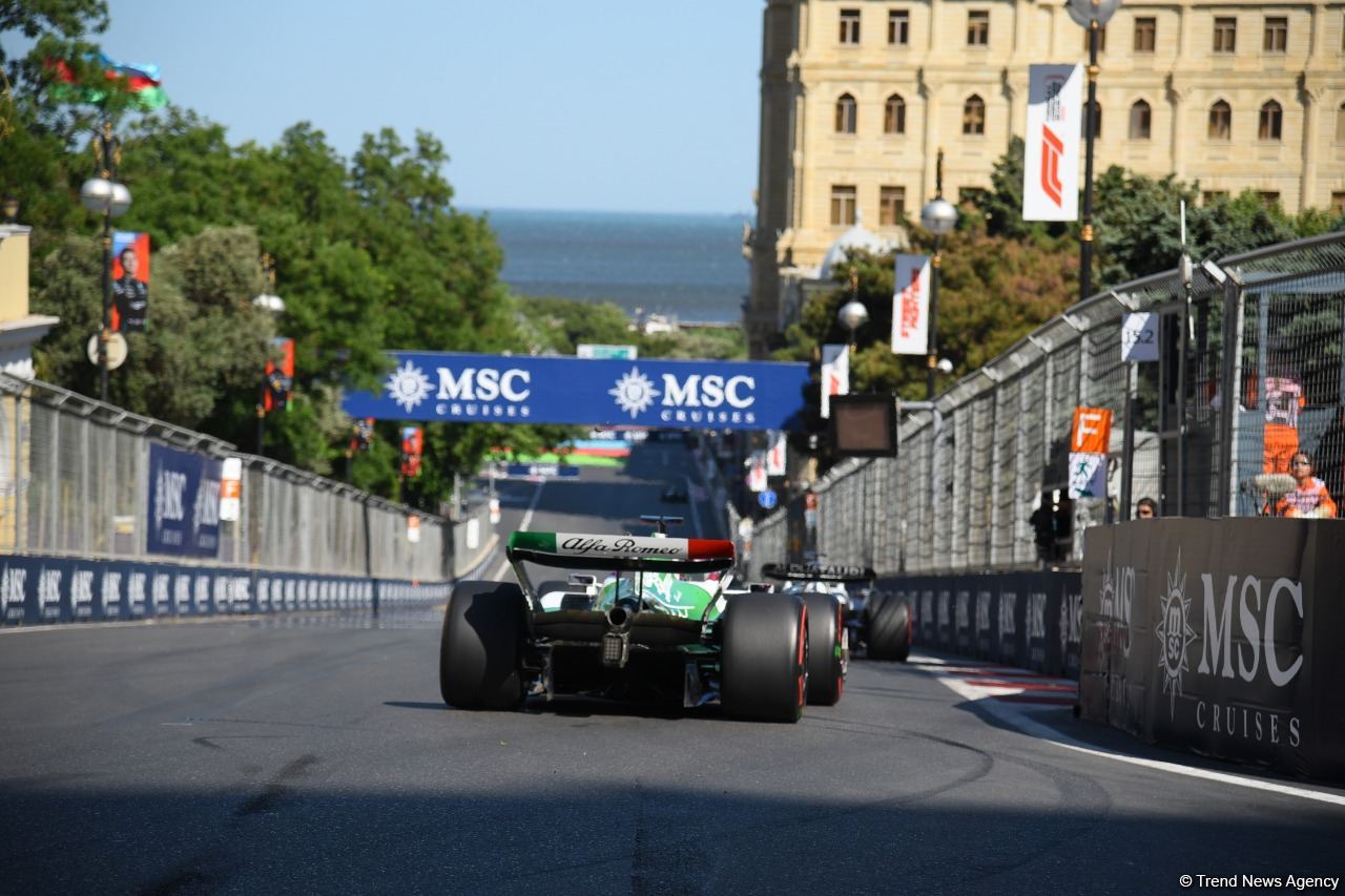 First practice session of F-1 drivers in Baku wraps up (PHOTO)