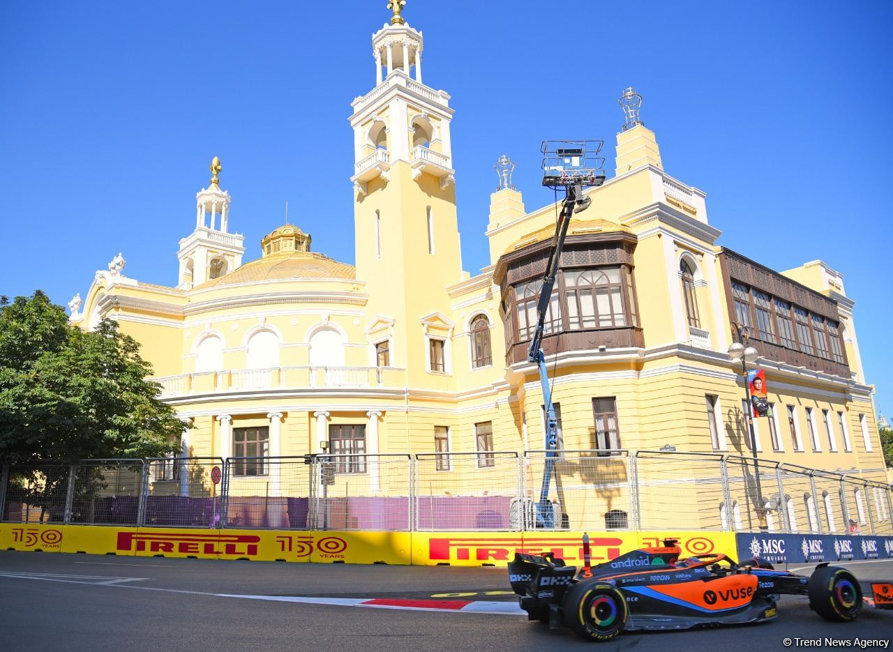 First practice session of F-1 drivers in Baku wraps up (PHOTO)