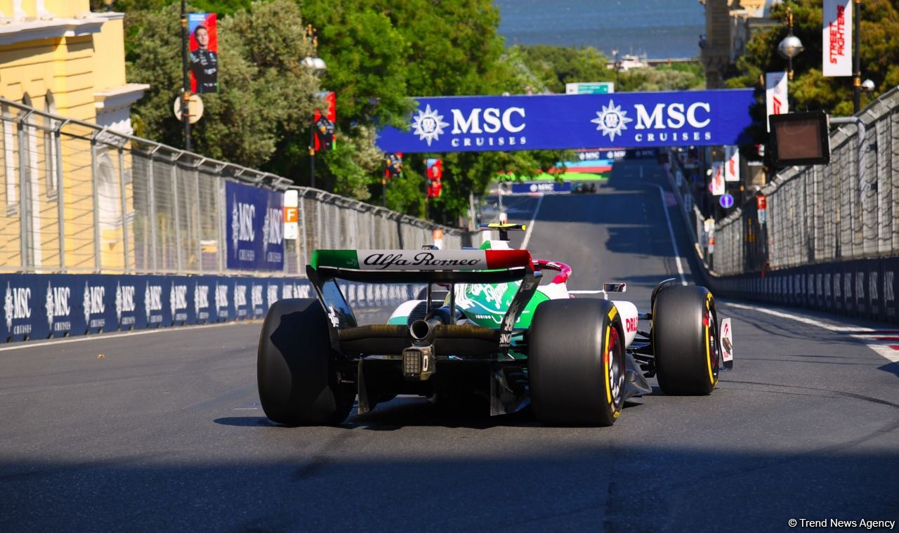 First practice session of F-1 drivers in Baku wraps up (PHOTO)