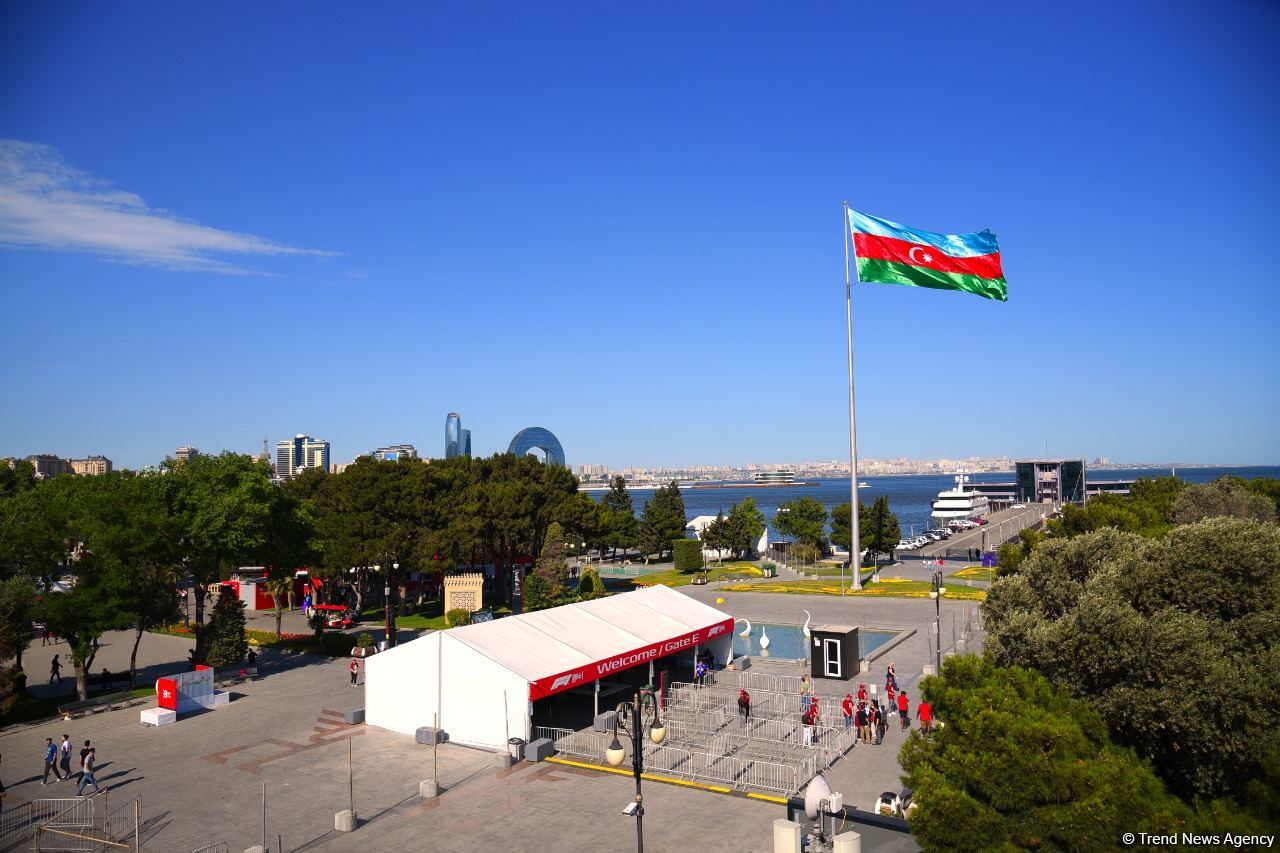 First practice session of F-1 drivers in Baku wraps up (PHOTO)