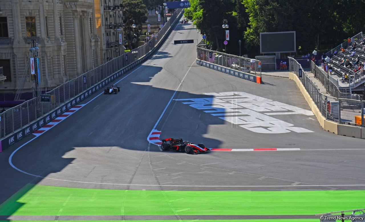 First practice session of F-1 drivers in Baku wraps up (PHOTO)