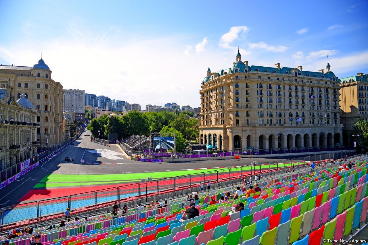 First practice session of F-1 drivers in Baku wraps up (PHOTO)