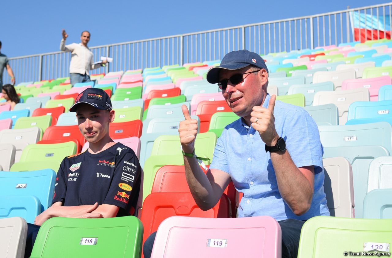 First practice session of F-1 drivers in Baku wraps up (PHOTO)