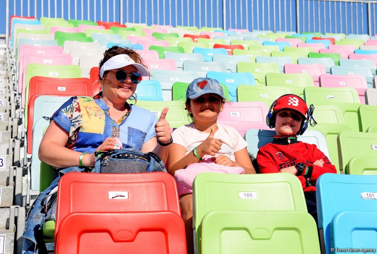 First practice session of F-1 drivers in Baku wraps up (PHOTO)