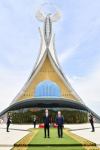 President Ilham Aliyev visits Independence Monument in Tashkent (PHOTO/VIDEO)