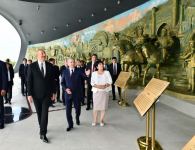 President Ilham Aliyev visits Independence Monument in Tashkent (PHOTO/VIDEO)