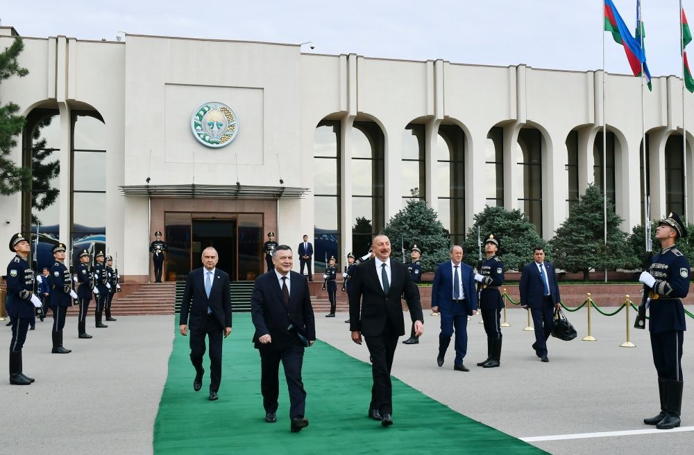 President Ilham Aliyev leaves Tashkent for Urgench city (PHOTO/VIDEO)
