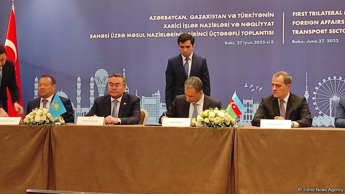 Azerbaijani, Turkish and Kazakh FMs sign co-op declaration in Baku (PHOTO)