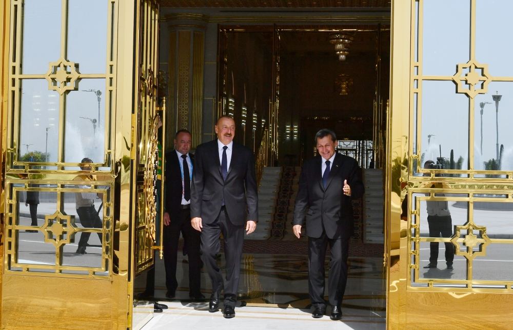 President Ilham Aliyev arrives in Turkmenistan for visit (PHOTO/VIDEO)
