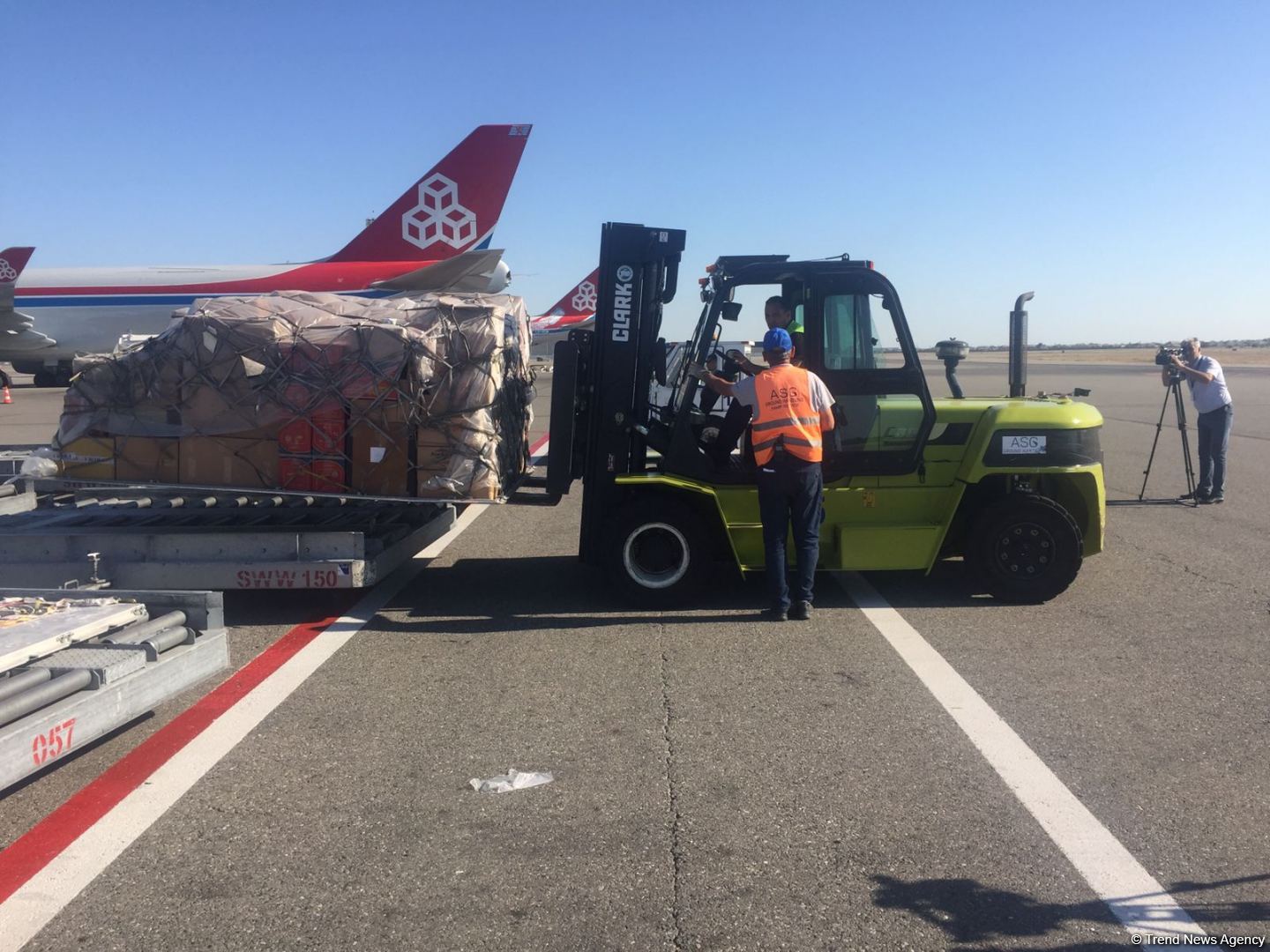 Azerbaijan's Sumgayit sends humanitarian aid to Ukraine (PHOTO)