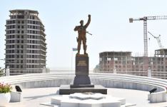 President Ilham Aliyev gets acquainted with repair and reconstruction works in Alley of Martyrs in Sumgayit (PHOTO/VIDEO)