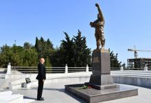 President Ilham Aliyev gets acquainted with repair and reconstruction works in Alley of Martyrs in Sumgayit (PHOTO/VIDEO)