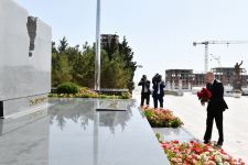 President Ilham Aliyev gets acquainted with repair and reconstruction works in Alley of Martyrs in Sumgayit (PHOTO/VIDEO)