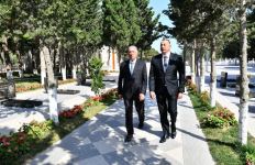 President Ilham Aliyev gets acquainted with repair and reconstruction works in Alley of Martyrs in Sumgayit (PHOTO/VIDEO)