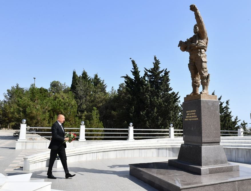 President Ilham Aliyev gets acquainted with repair and reconstruction works in Alley of Martyrs in Sumgayit (PHOTO/VIDEO)