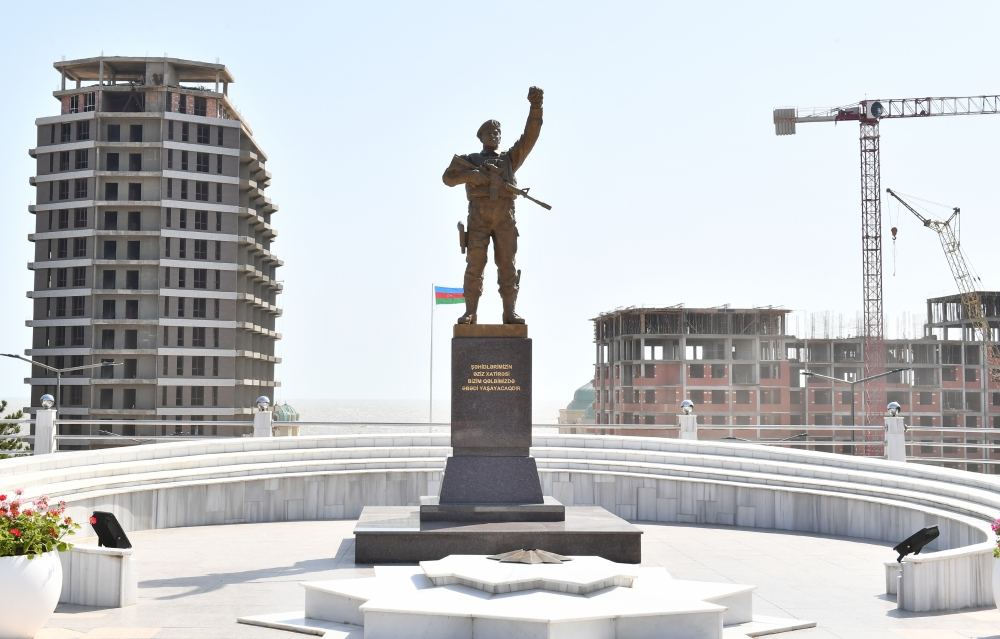 President Ilham Aliyev gets acquainted with repair and reconstruction works in Alley of Martyrs in Sumgayit (PHOTO/VIDEO)