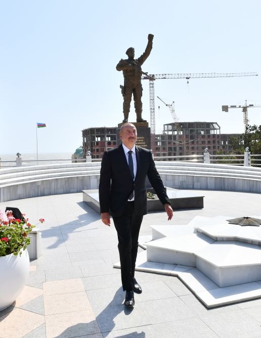 President Ilham Aliyev gets acquainted with repair and reconstruction works in Alley of Martyrs in Sumgayit (PHOTO/VIDEO)