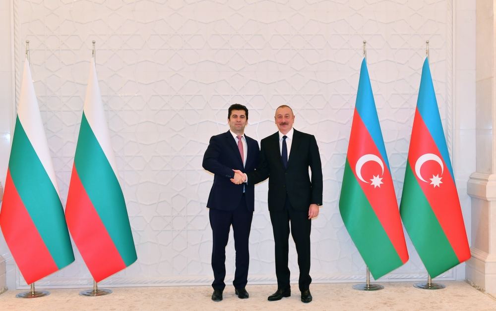 President Ilham Aliyev, Prime Minister of Bulgaria Kiril Petkov hold one-on-one meeting (PHOTO/VIDEO)