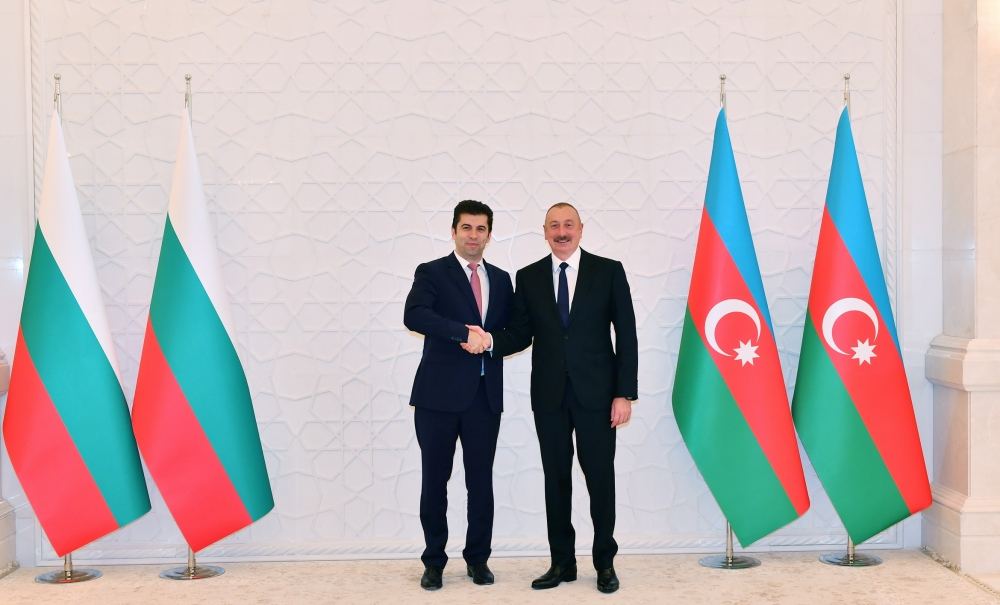 President Ilham Aliyev, Prime Minister of Bulgaria Kiril Petkov hold one-on-one meeting (PHOTO/VIDEO)