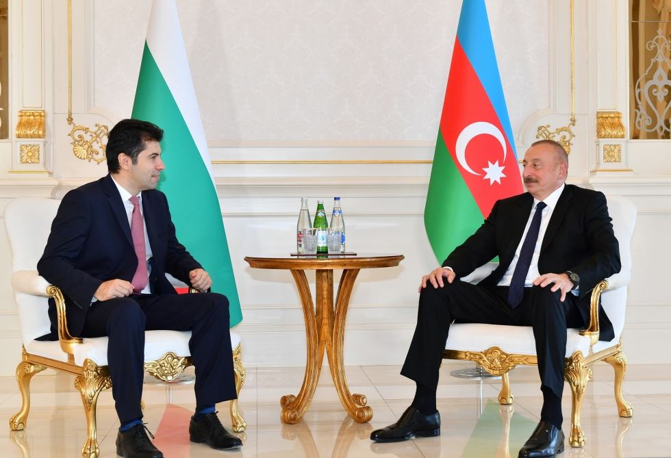 President Ilham Aliyev, Prime Minister of Bulgaria Kiril Petkov hold one-on-one meeting (PHOTO/VIDEO)
