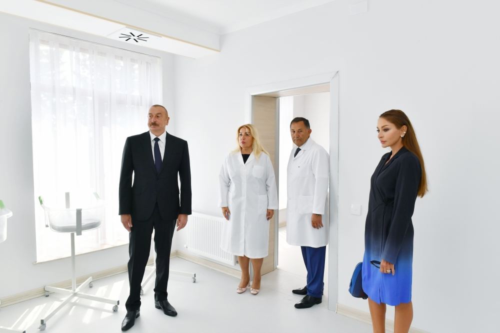 President Ilham Aliyev and First Lady Mehriban Aliyeva view conditions created at maternity hospital No 2 in Bakikhanov district of Baku after major overhaul (PHOTO/VIDEO)