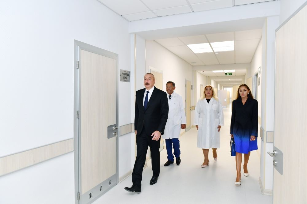 President Ilham Aliyev and First Lady Mehriban Aliyeva view conditions created at maternity hospital No 2 in Bakikhanov district of Baku after major overhaul (PHOTO/VIDEO)