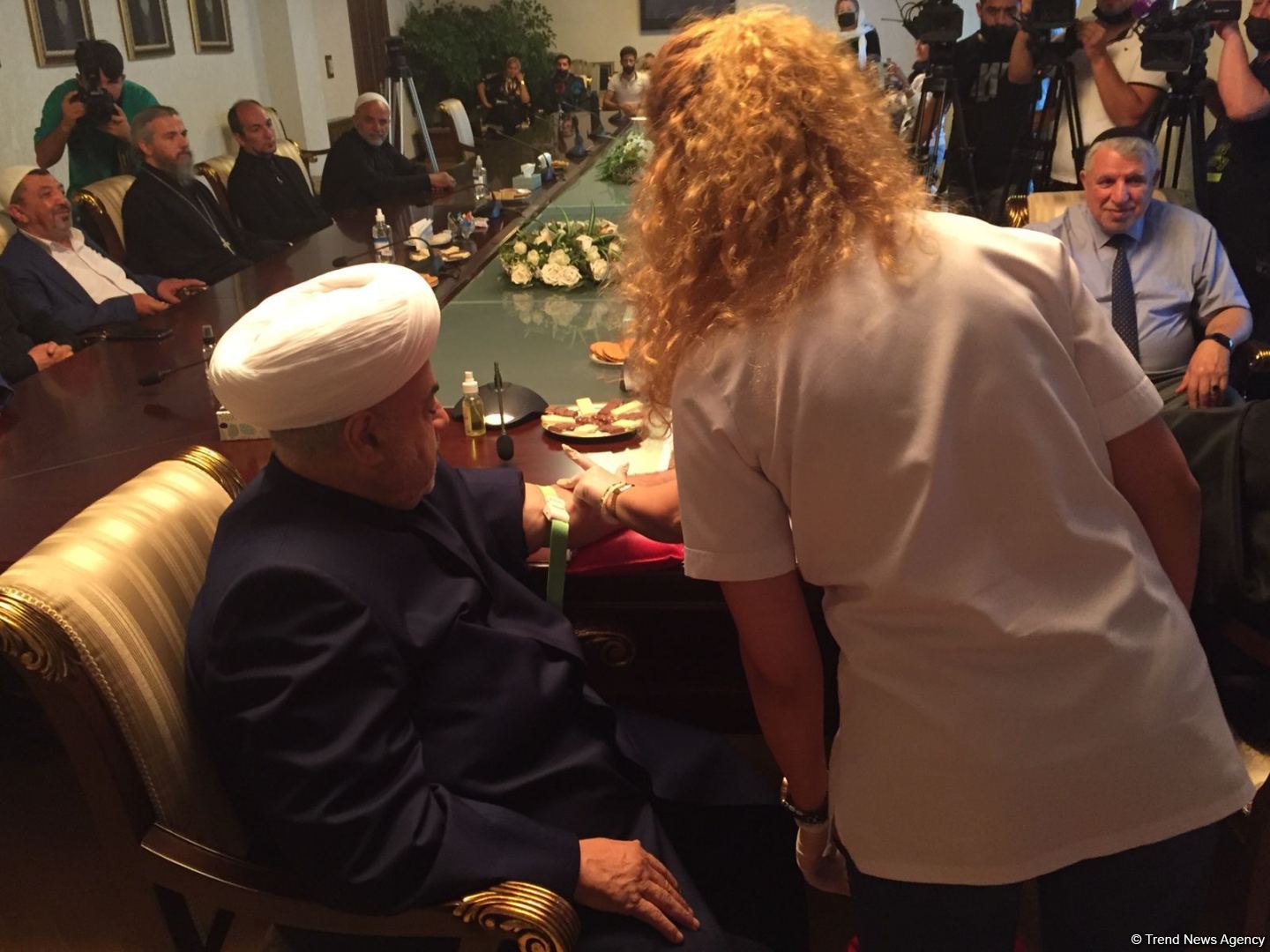 Religious leaders in Azerbaijan take part in blood-donating campaign (PHOTO)