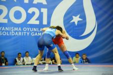 Azerbaijani female freestyle wrestler receives gold medal at V Islamic Solidarity Games (PHOTO)