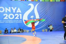 Azerbaijani female freestyle wrestler receives gold medal at V Islamic Solidarity Games (PHOTO)