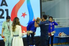 Azerbaijani female freestyle wrestler receives gold medal at V Islamic Solidarity Games (PHOTO)