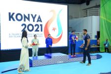 Azerbaijani female freestyle wrestler receives gold medal at V Islamic Solidarity Games (PHOTO)