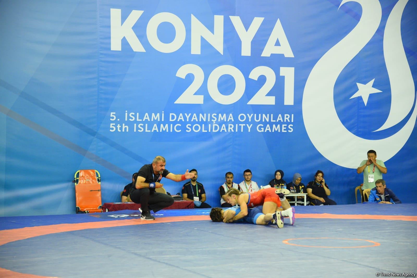 Azerbaijani female freestyle wrestler receives gold medal at V Islamic Solidarity Games (PHOTO)