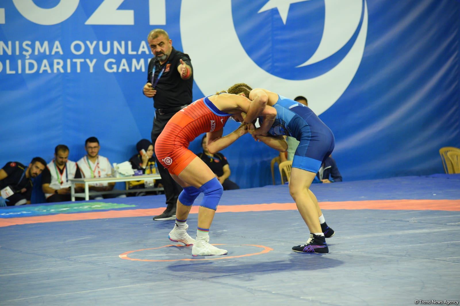 Azerbaijani female freestyle wrestler receives gold medal at V Islamic Solidarity Games (PHOTO)