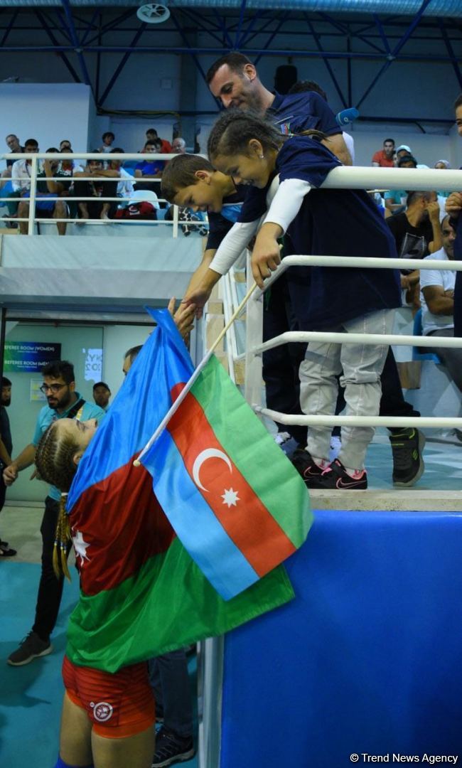 Azerbaijani female freestyle wrestler receives gold medal at V Islamic Solidarity Games (PHOTO)