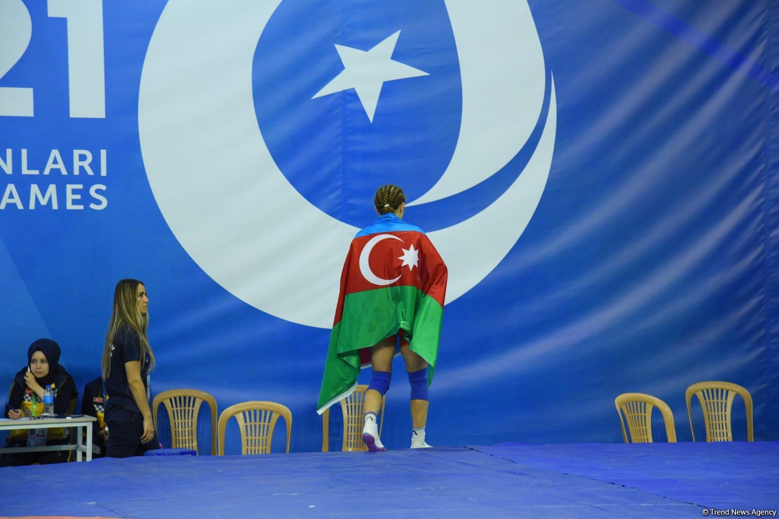 Azerbaijani female freestyle wrestler receives gold medal at V Islamic Solidarity Games (PHOTO)