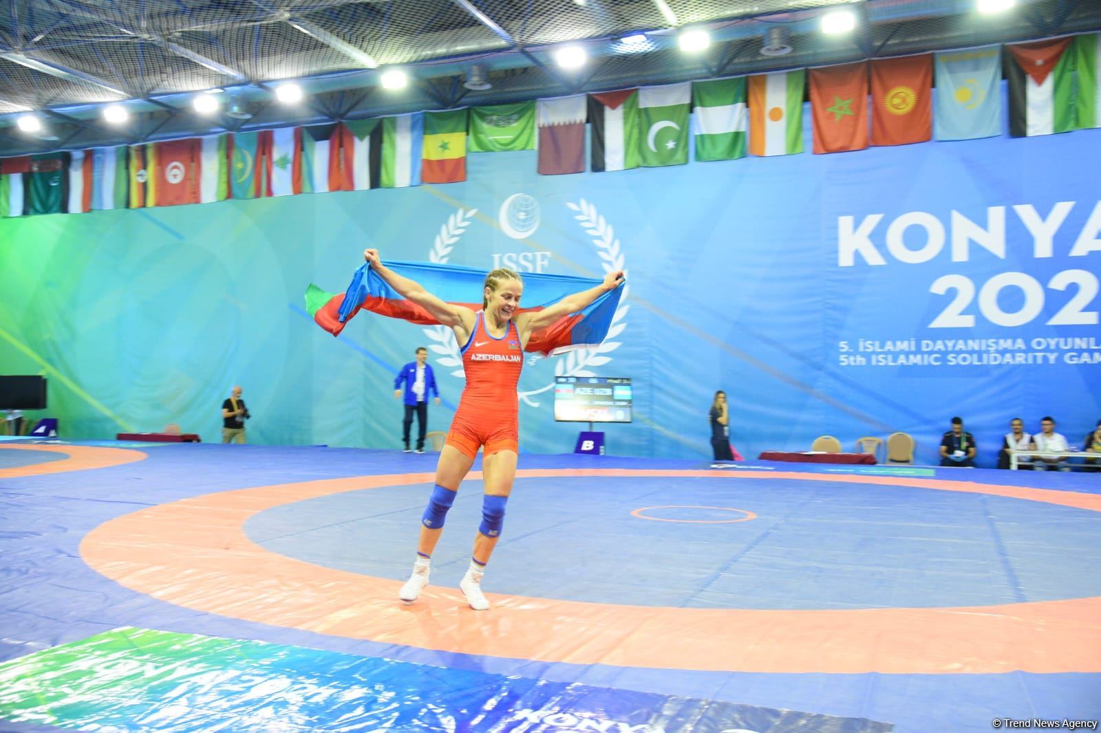 Azerbaijani female freestyle wrestler receives gold medal at V Islamic Solidarity Games (PHOTO)