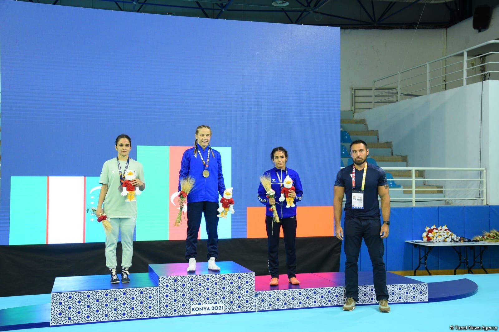 Azerbaijani female freestyle wrestler receives gold medal at V Islamic Solidarity Games (PHOTO)