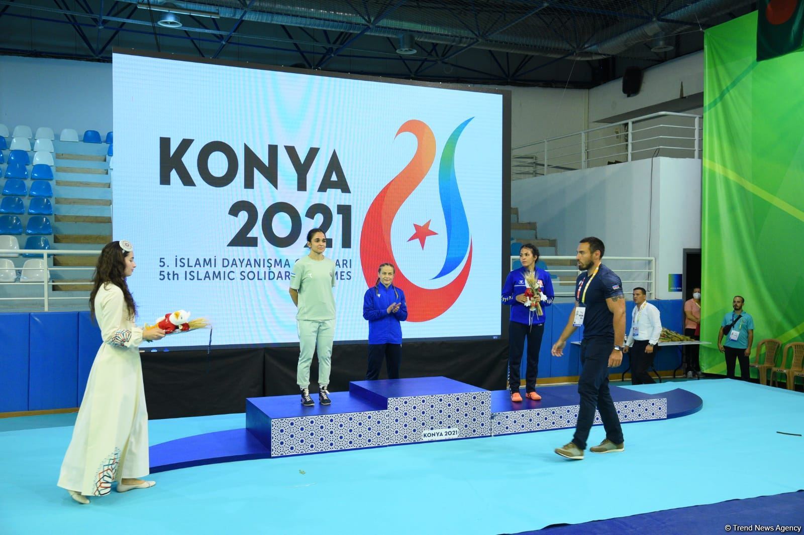 Azerbaijani female freestyle wrestler receives gold medal at V Islamic Solidarity Games (PHOTO)