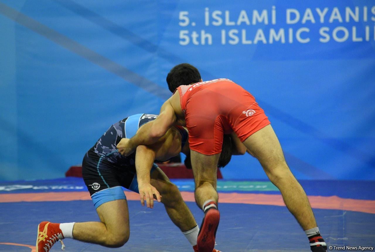 Azerbaijani wrestler grabs silver medal at V Islamic Solidarity Games (PHOTO)