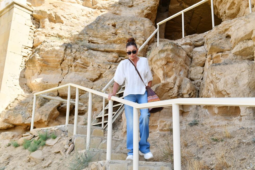 President Ilham Aliyev, First Lady Mehriban Aliyeva view reconstruction works carried out in “Diri Baba” tomb in Gobustan district (PHOTO/VIDEO)