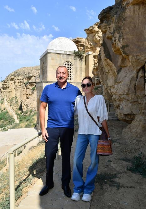 President Ilham Aliyev, First Lady Mehriban Aliyeva view reconstruction works carried out in “Diri Baba” tomb in Gobustan district (PHOTO/VIDEO)