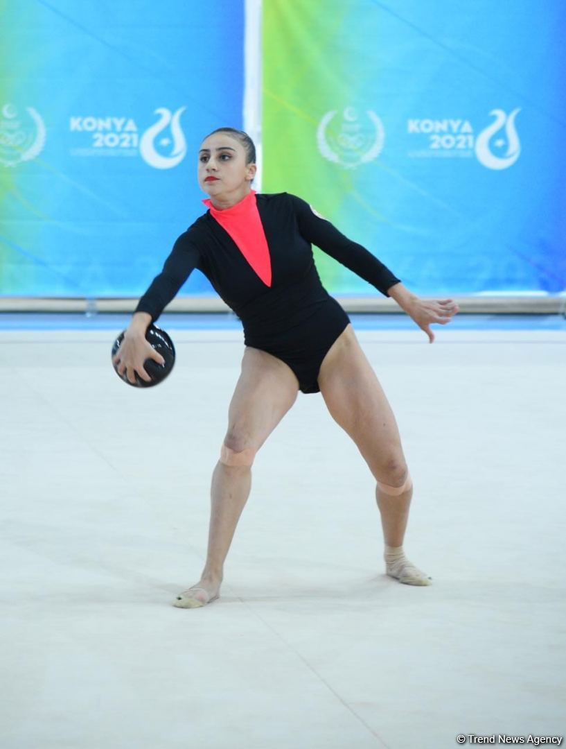 Zohra Agamirova wins bronze in ball exercise (PHOTO)