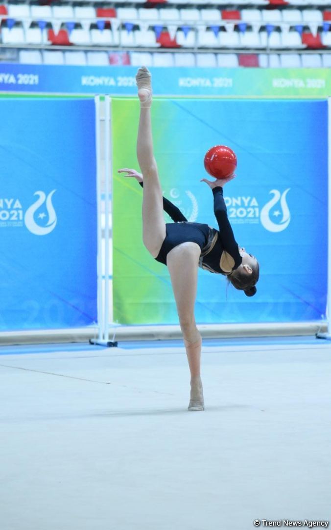 Zohra Agamirova wins bronze in ball exercise (PHOTO)