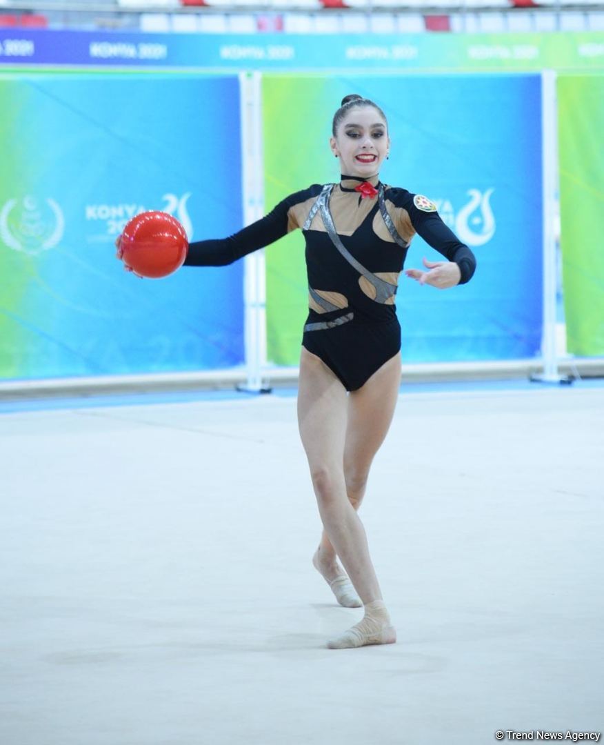 Zohra Agamirova wins bronze in ball exercise (PHOTO)