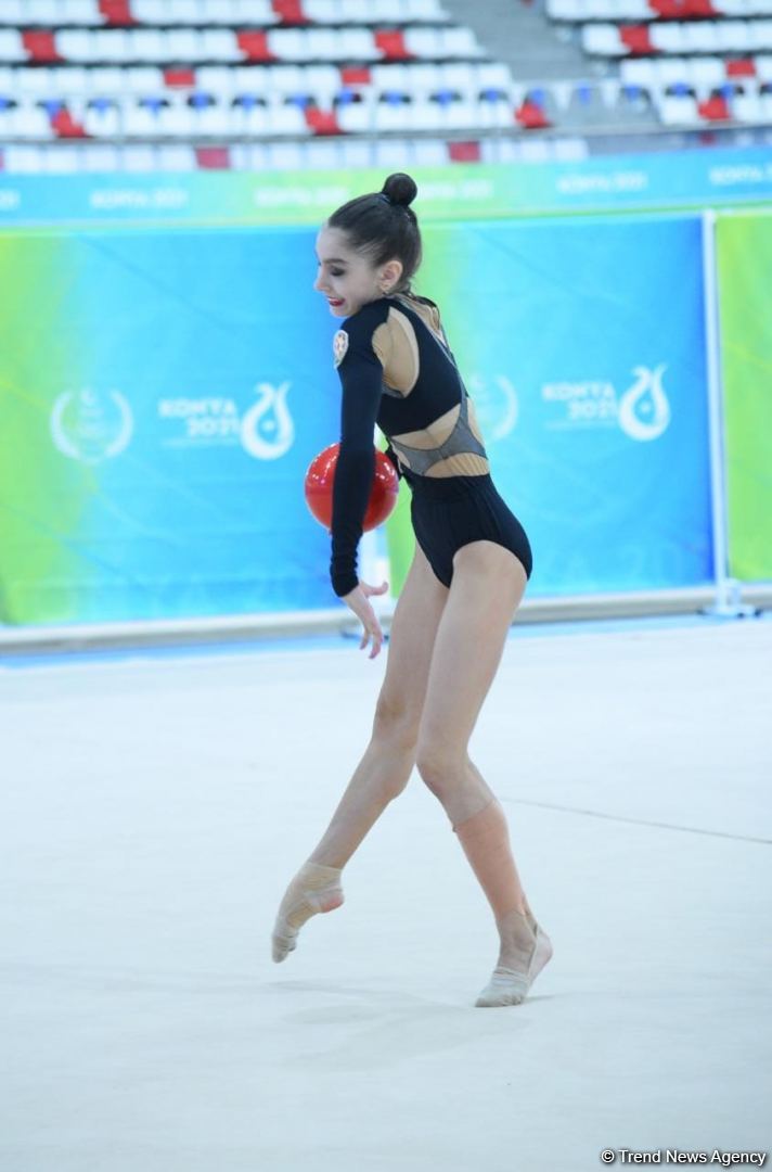 Zohra Agamirova wins bronze in ball exercise (PHOTO)